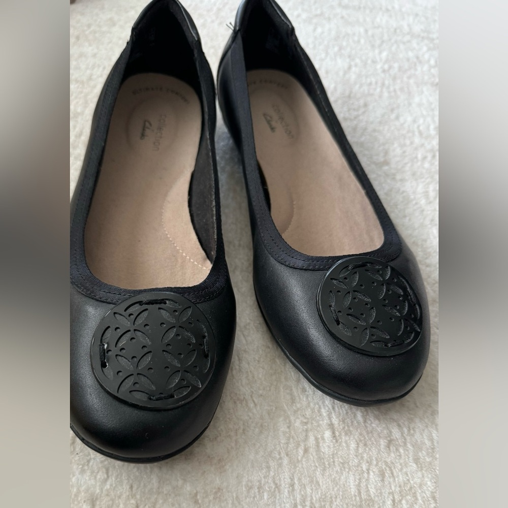 Clarks Women's Black Ballet Flats - Picture 5 of 11